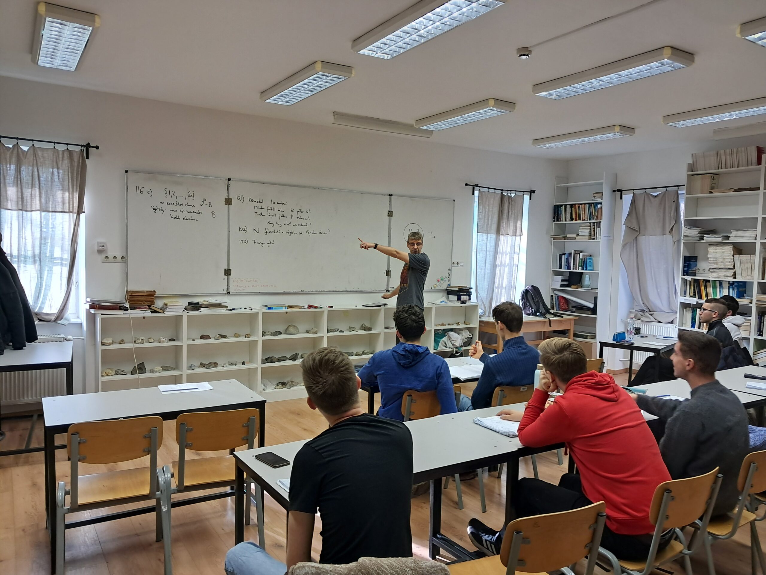 Juhász Péter tanítás közben